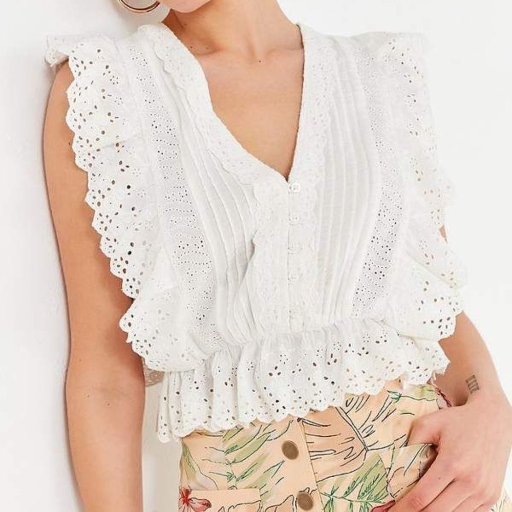 ✨ Women's Natural Uo Rami Pintuck Ruffle Top✨ - Picture 2 of 10